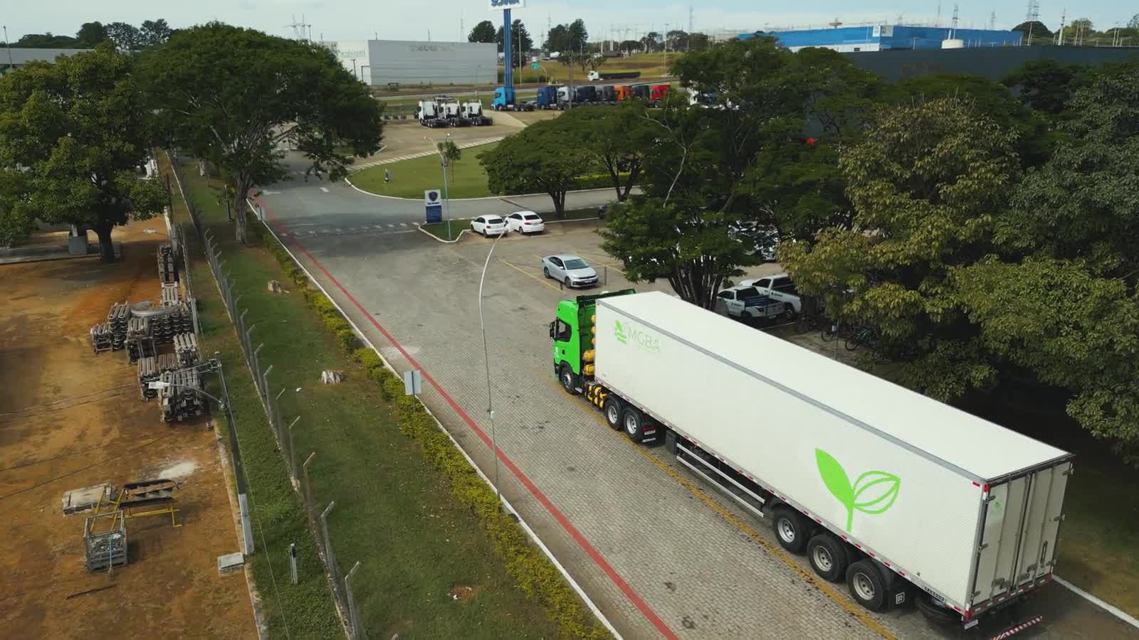 Caminhão a biometano sustentável da MGBA Transportes